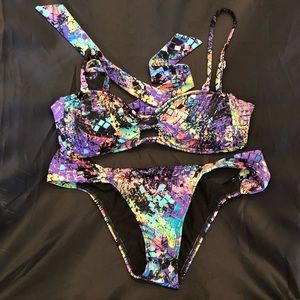 • S N A K E  P R I N T• billabong bikini